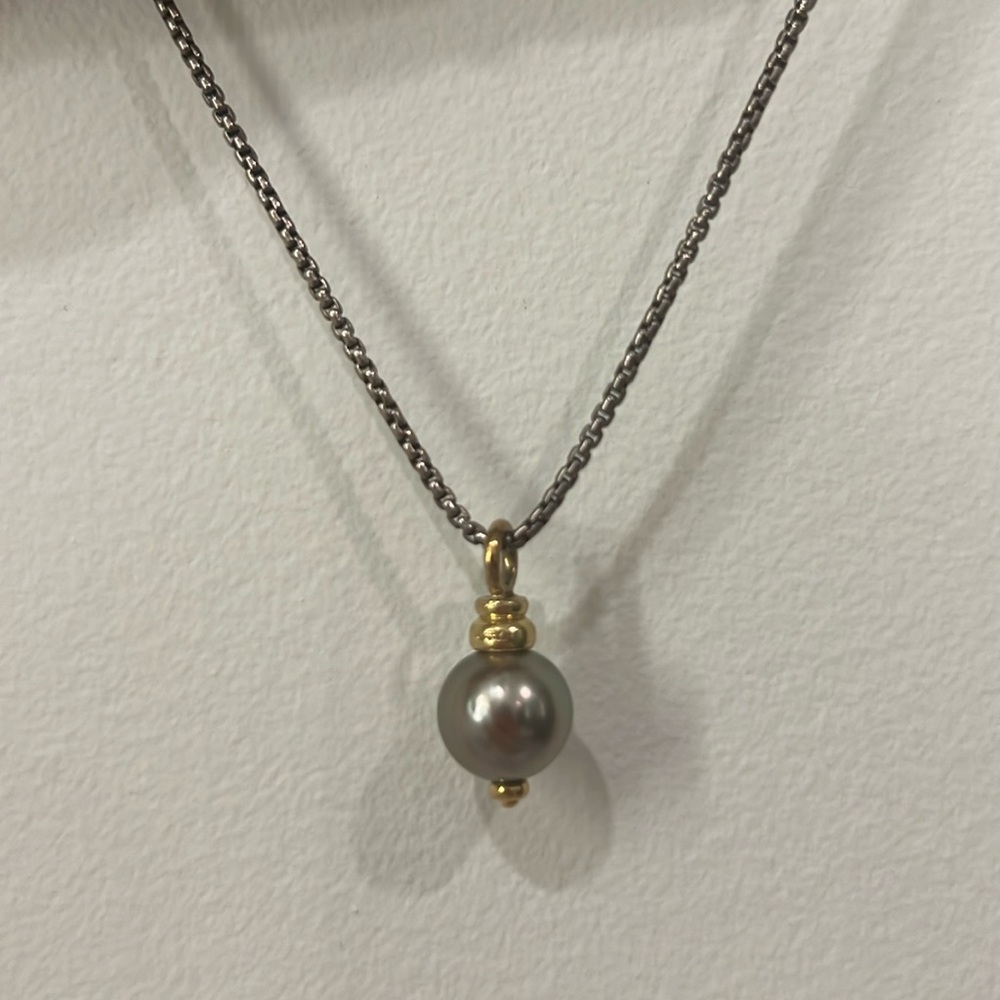 beautiful silver pearl David yurman necklace! Barely won.